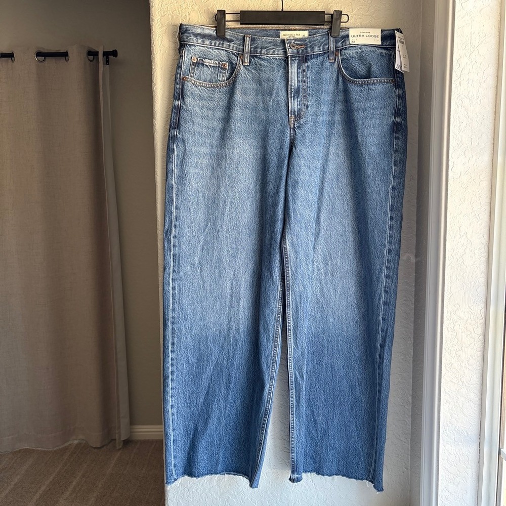 Abercrombie Women 38" Jeans Low Rise Loose Blue Raw Hem Wide Leg Plus‎ Baggy